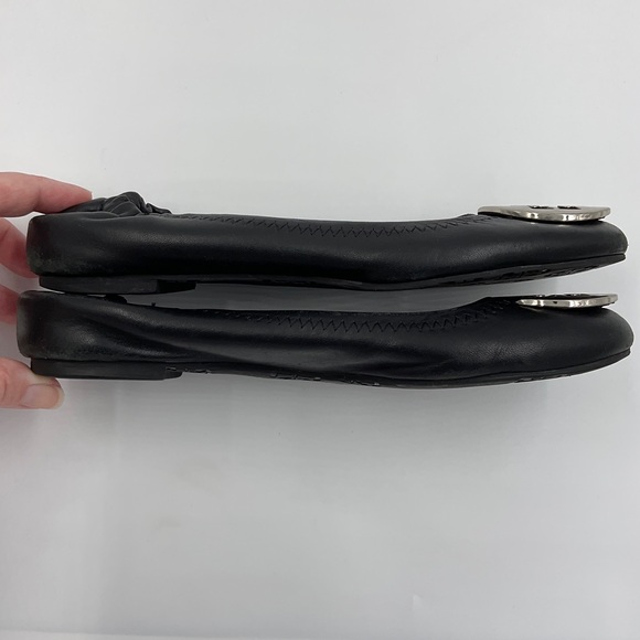 Tory Burch Reva Leather Ballet Flat Black Silver Toe Logo Accent Travel VGUC 5.5 - Picture 9 of 15